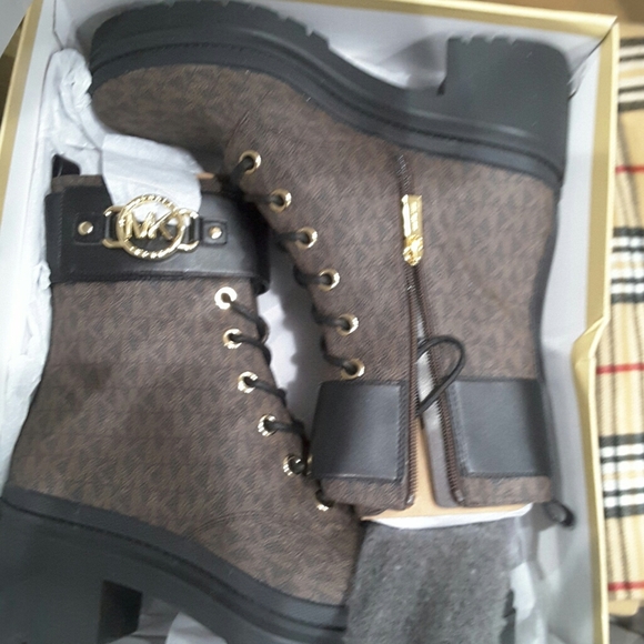 Michael kores Rorylug bootie - Picture 8 of 9